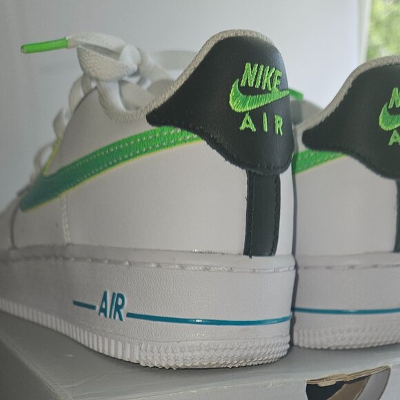 Nike Air Force 1 LV8 1 White/Green Strike - Aquamarine DJ5154‑100 (Boys) - Picture 8 of 14